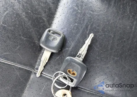 1999 Infiniti I30 Limited/Standard/Touring z USA, uszkodzony, nr VIN JNKCA21A8XT752114